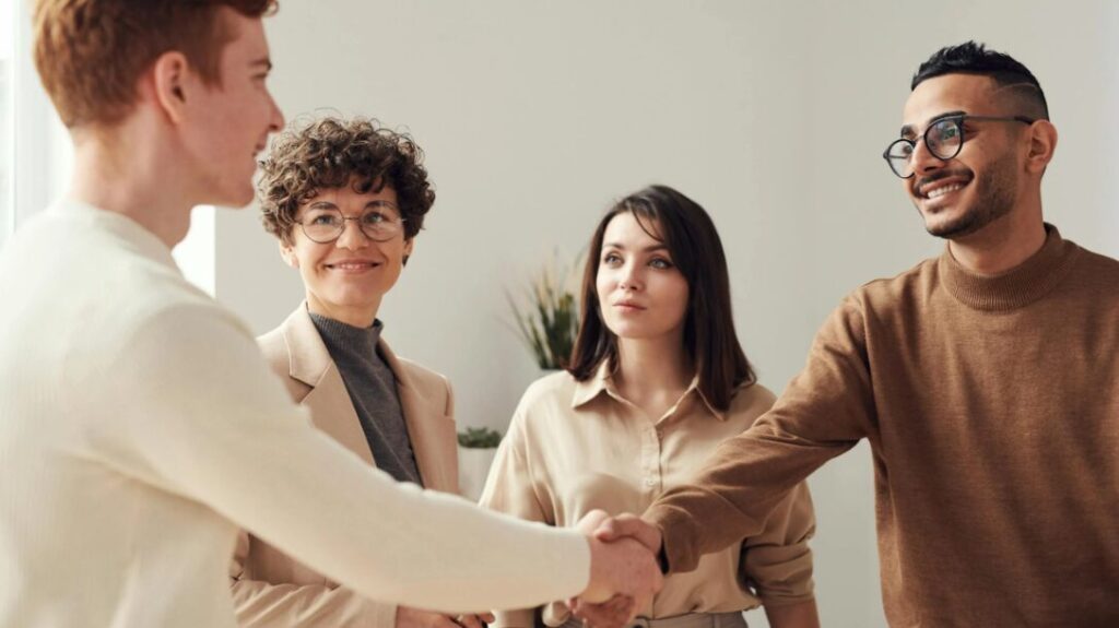 Employer communicating employee benefits during onboarding